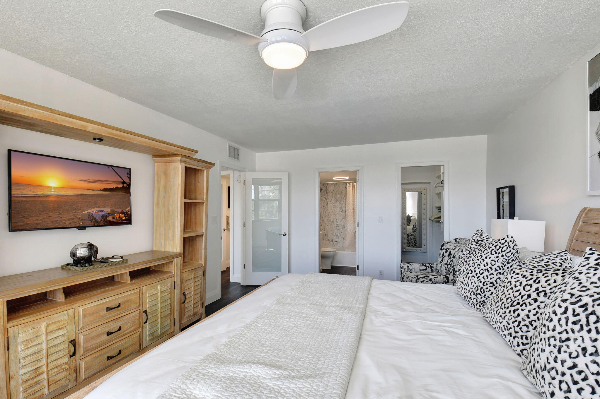 2121 North Ocean Boulevard, Unit 209W Boca Raton, FL 33431 - Photo 11 of 35 Primary Bedroom