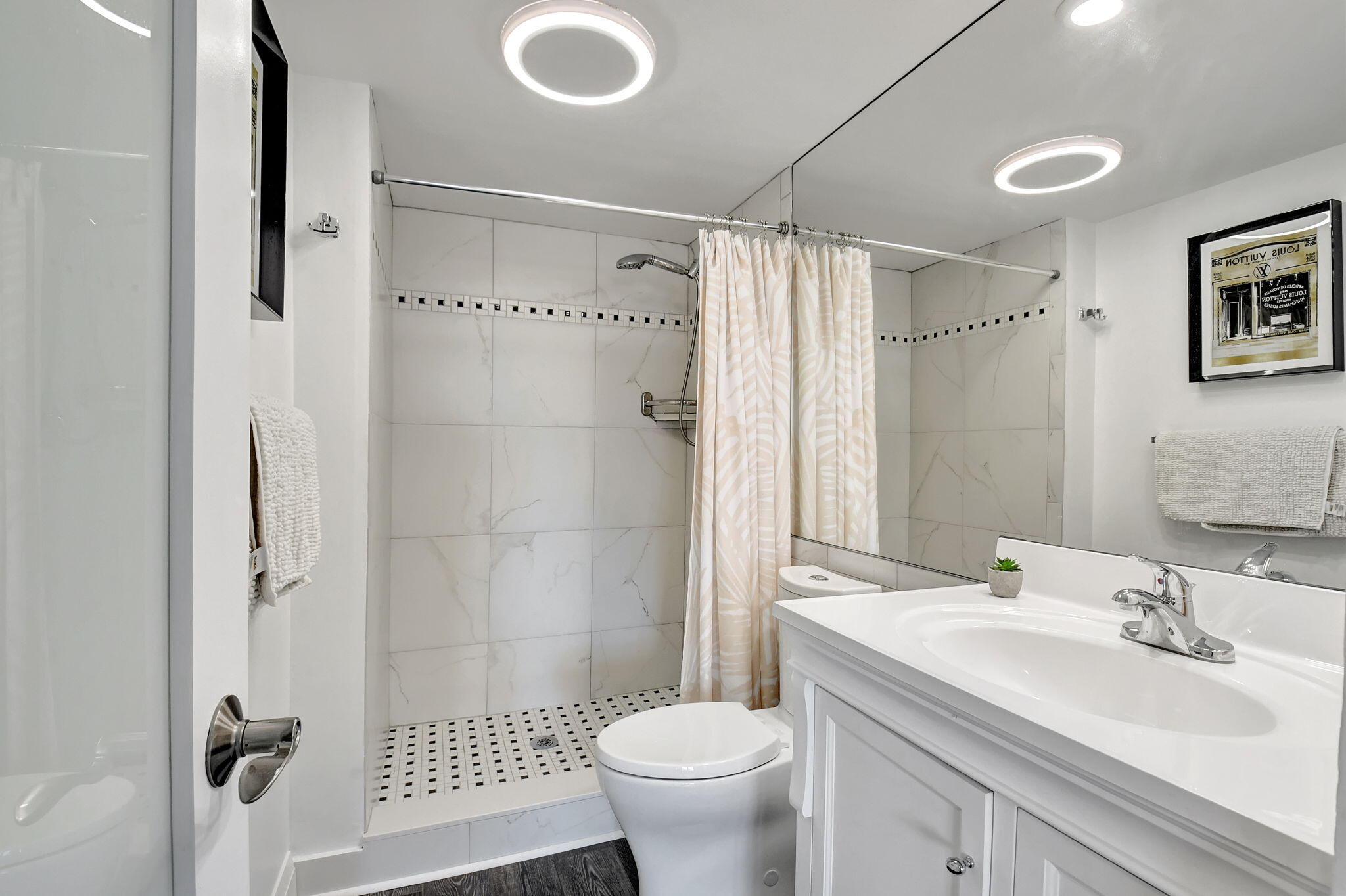 2121 North Ocean Boulevard, Unit 209W Boca Raton, FL 33431 - Photo 16 of 35 Second Bathroom