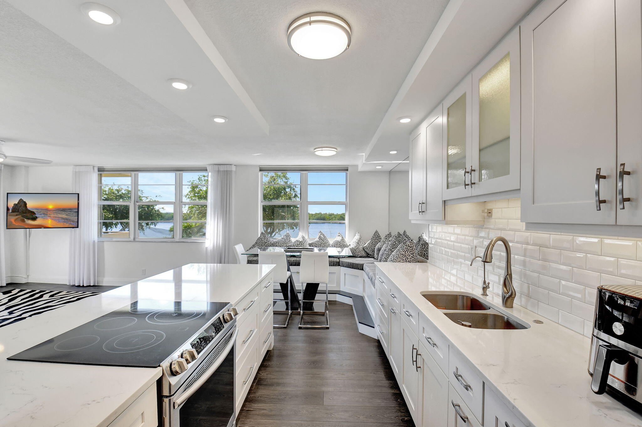 2121 North Ocean Boulevard, Unit 209W Boca Raton, FL 33431 - Photo 7 of 35 Kitchen