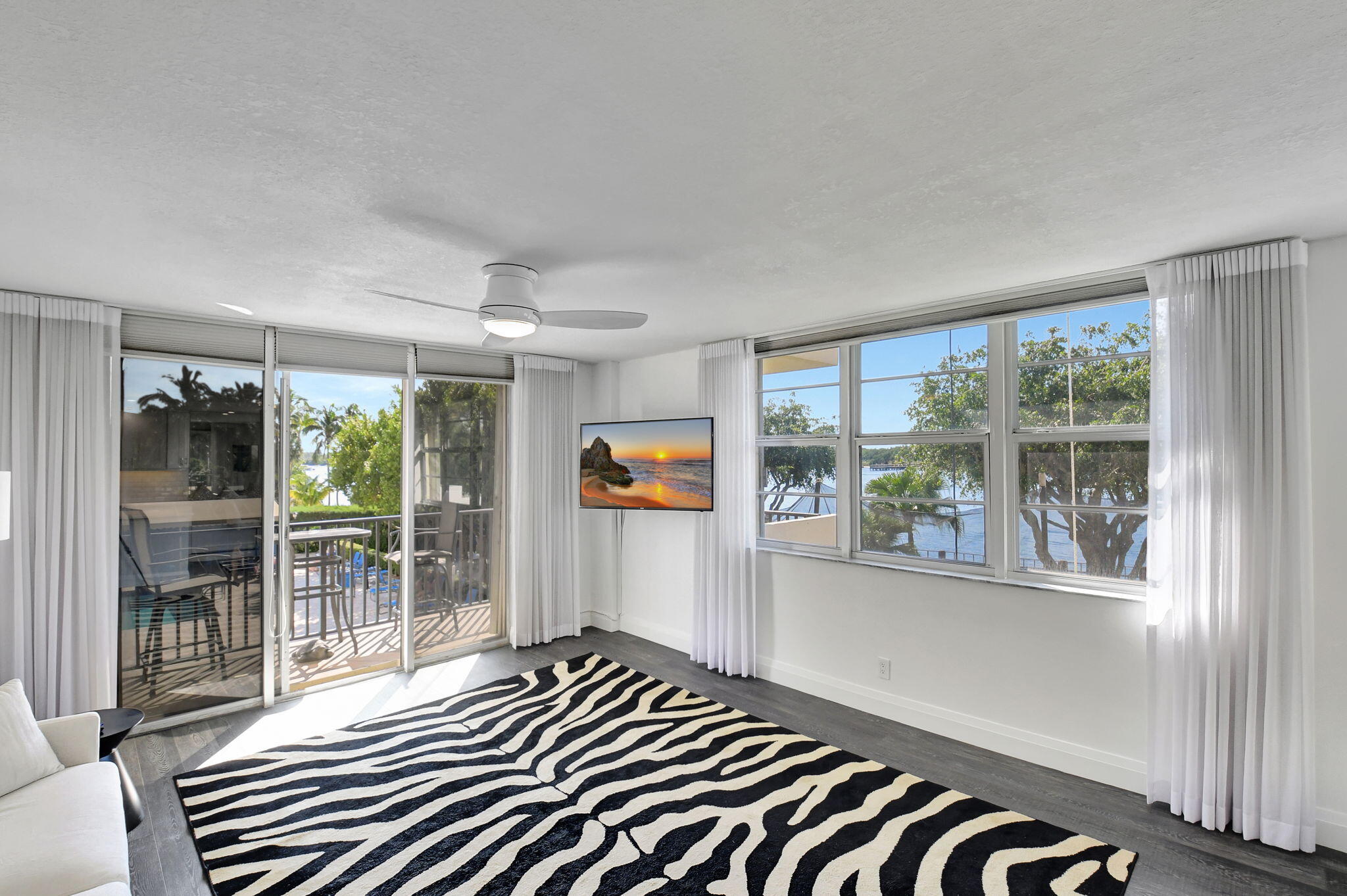 2121 North Ocean Boulevard, Unit 209W Boca Raton, FL 33431 - Photo 9 of 35 Living Room