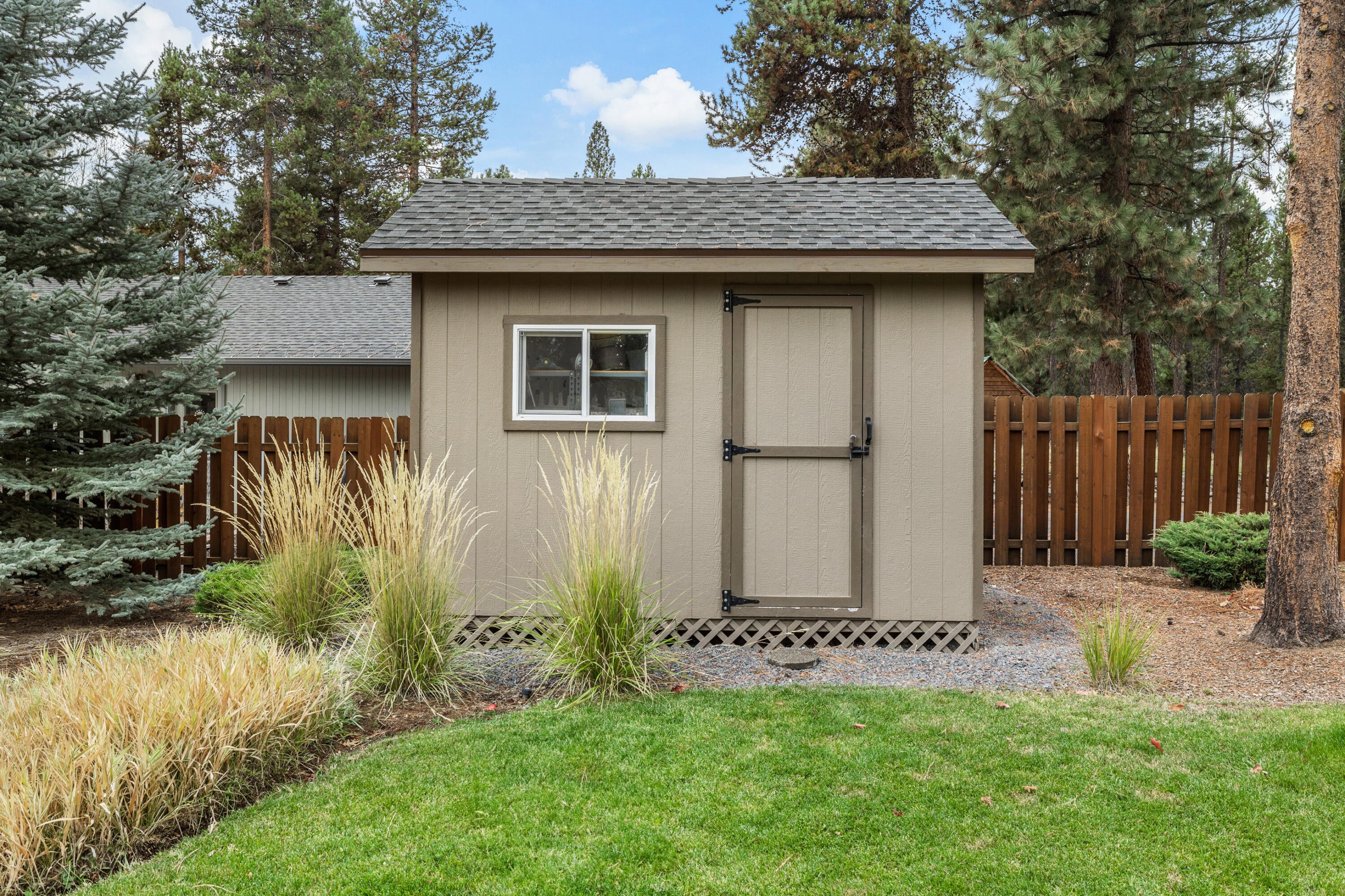 17085 Oxnard Road Bend, OR 97707 - Photo 23 of 25 Garden shed