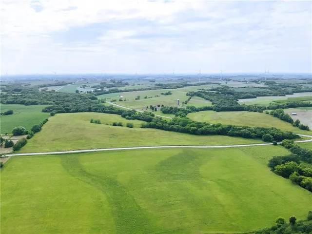 $318,000 | Jj Highway, Hopkins, MO 64461