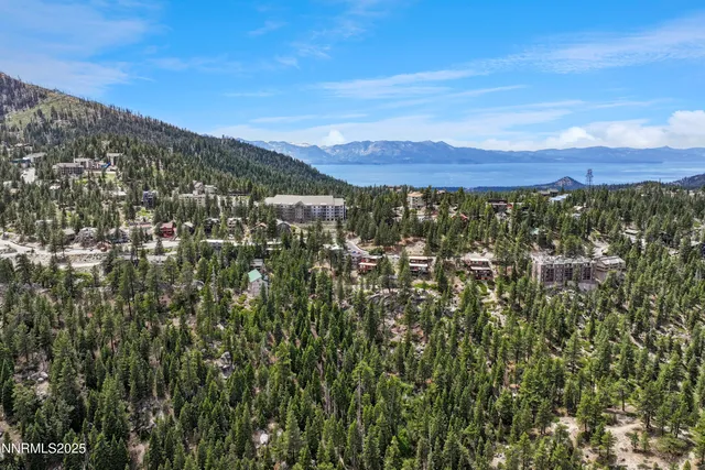 a view of entryway with a front door