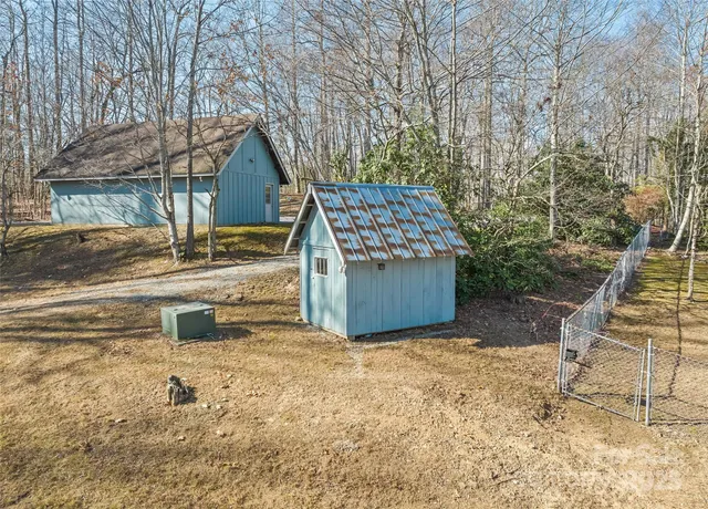 $639,000 | 1350 Davis Mountain Road, Hendersonville, NC 28739