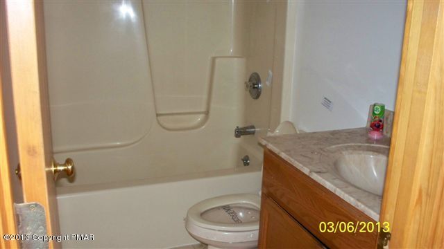 49 Glenbrook Road Bartonsville, PA 18321 - Photo 4 of 9 FULL BATH