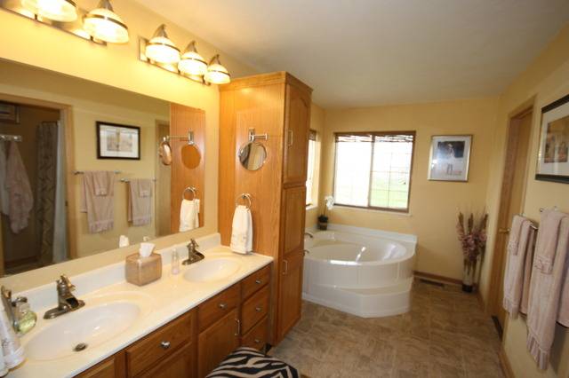 1962 West Cruger Road Washington, IL 61571 - Photo 10 of 15 Gallery Image 10