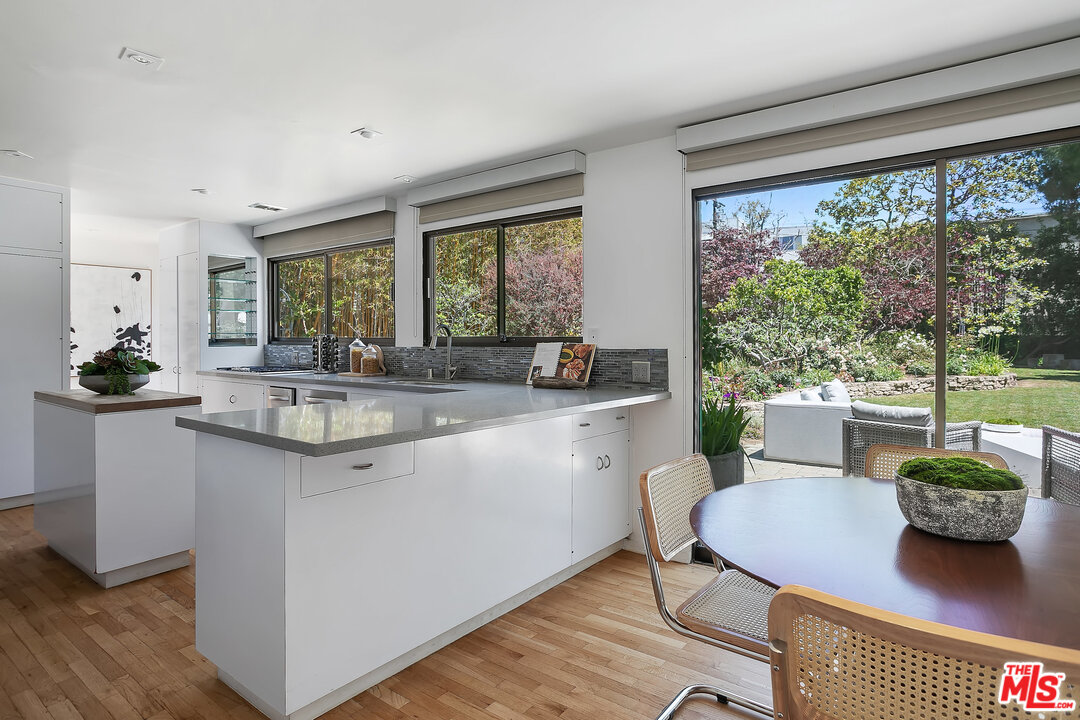 620 Adelaide Drive Santa Monica, CA 90402 - Photo 14 of 33