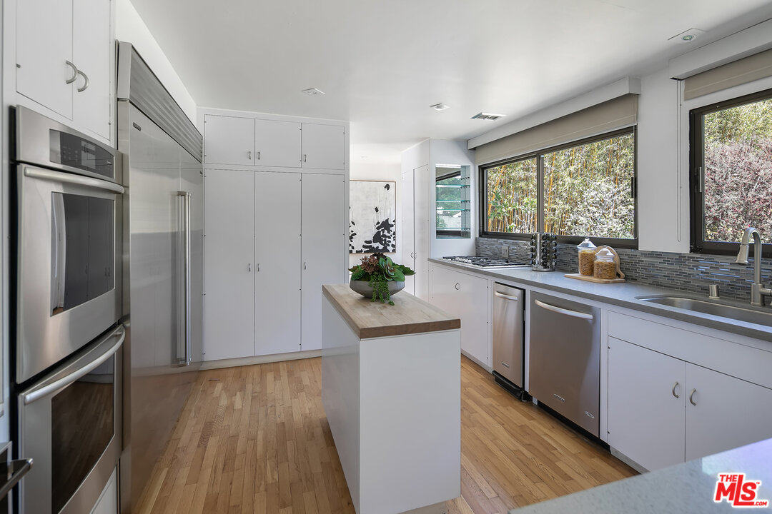 620 Adelaide Drive Santa Monica, CA 90402 - Photo 15 of 33