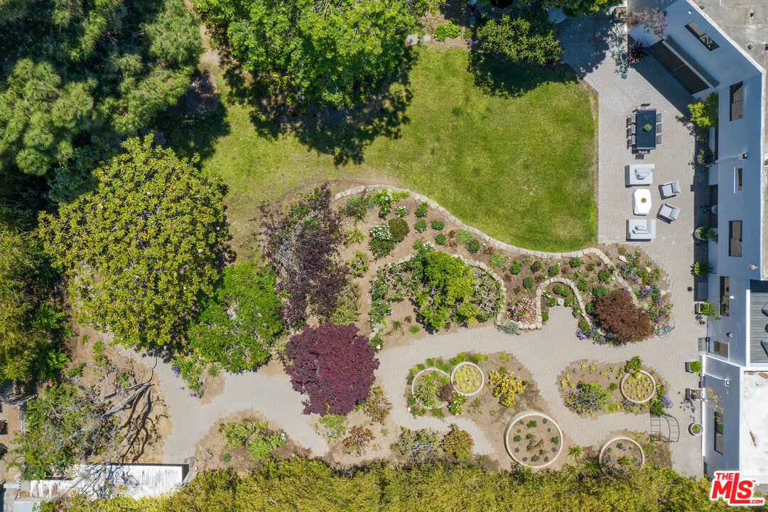 620 Adelaide Drive Santa Monica, CA 90402 - Photo 3 of 33