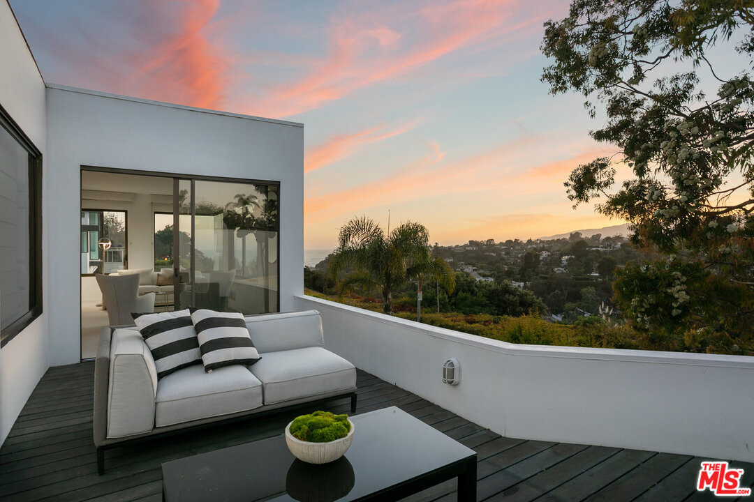 620 Adelaide Drive Santa Monica, CA 90402 - Photo 21 of 33