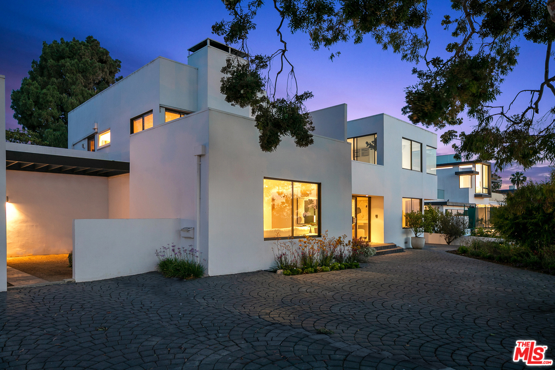 620 Adelaide Drive Santa Monica, CA 90402 - Photo 4 of 33