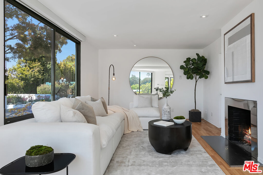 620 Adelaide Drive Santa Monica, CA 90402 - Photo 7 of 33