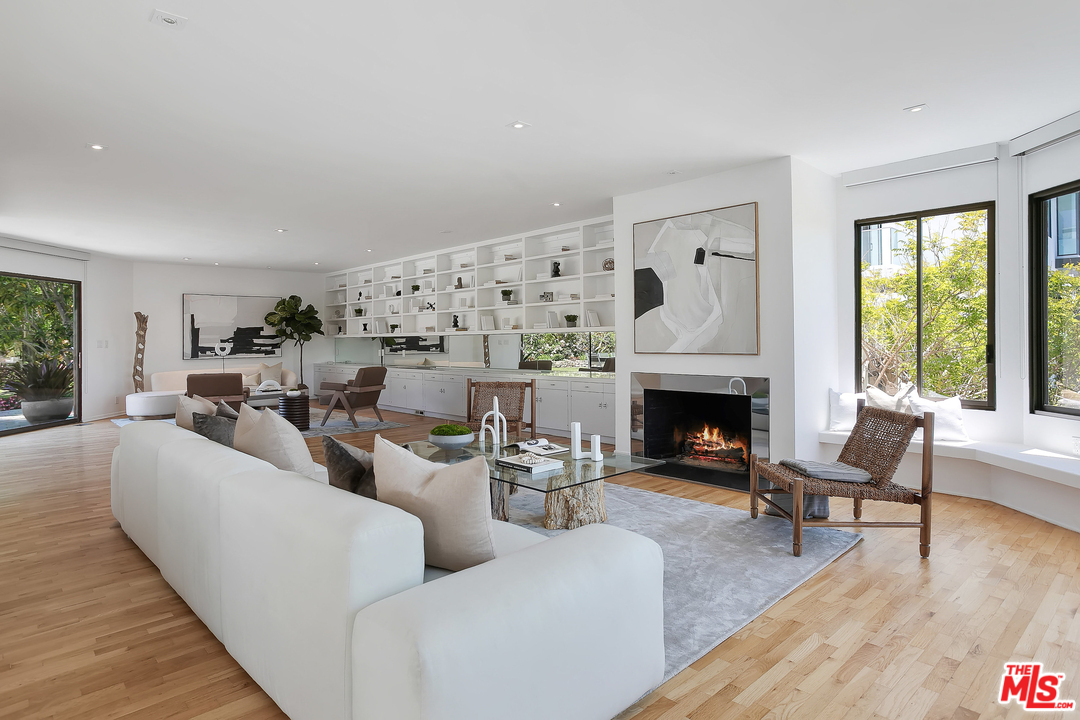 620 Adelaide Drive Santa Monica, CA 90402 - Photo 8 of 33