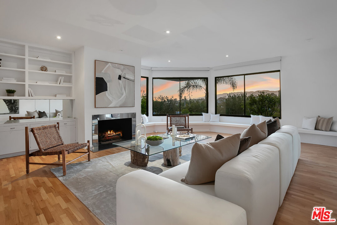 620 Adelaide Drive Santa Monica, CA 90402 - Photo 9 of 33