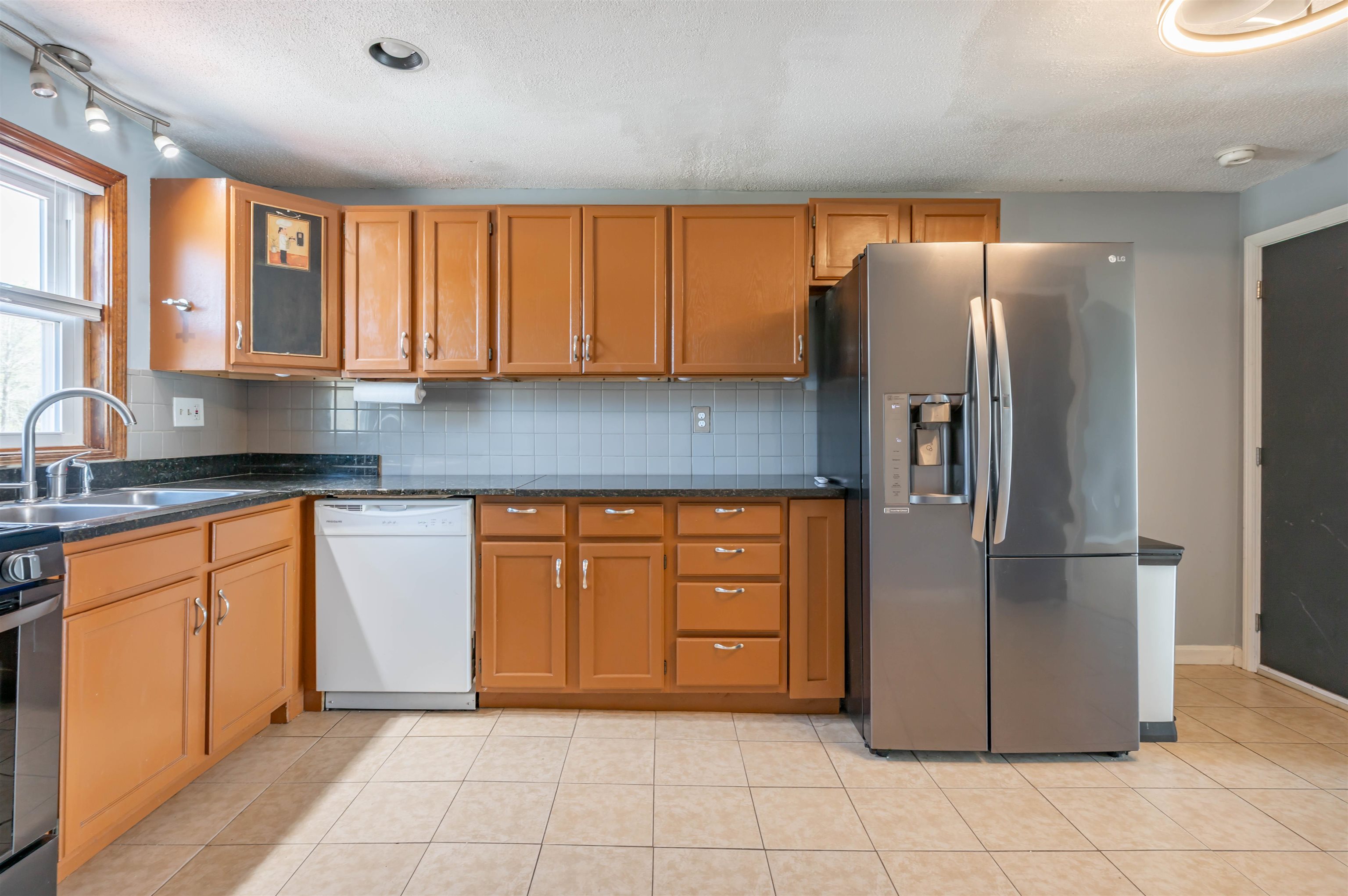 6 Pleasant Street, Unit A5 Hooksett, NH 03106 - Photo 4 of 24