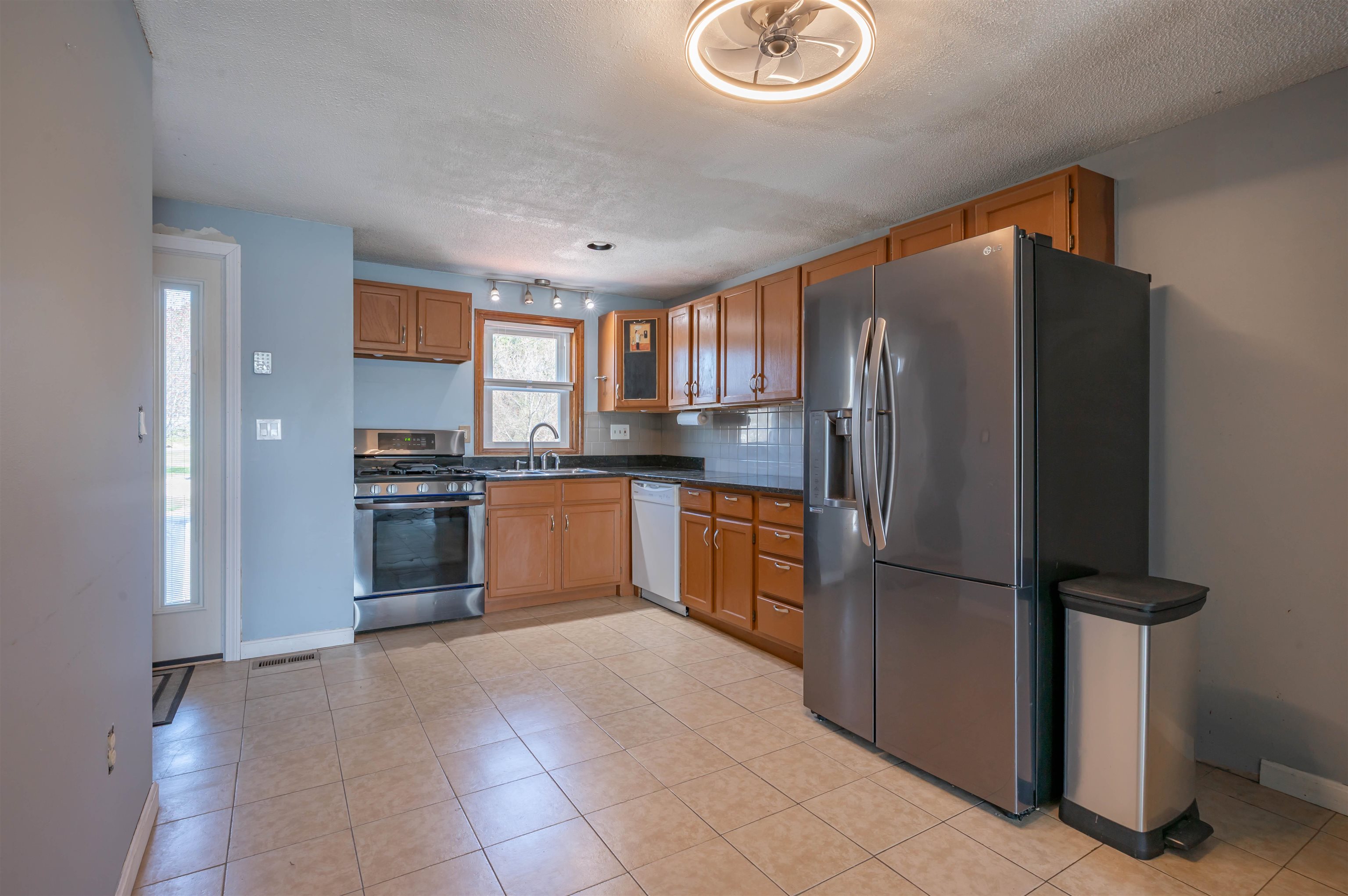 6 Pleasant Street, Unit A5 Hooksett, NH 03106 - Photo 6 of 24