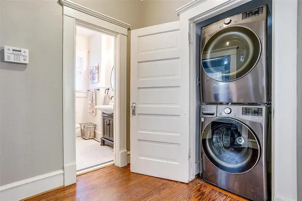 a view of a bedroom with washer and dryer