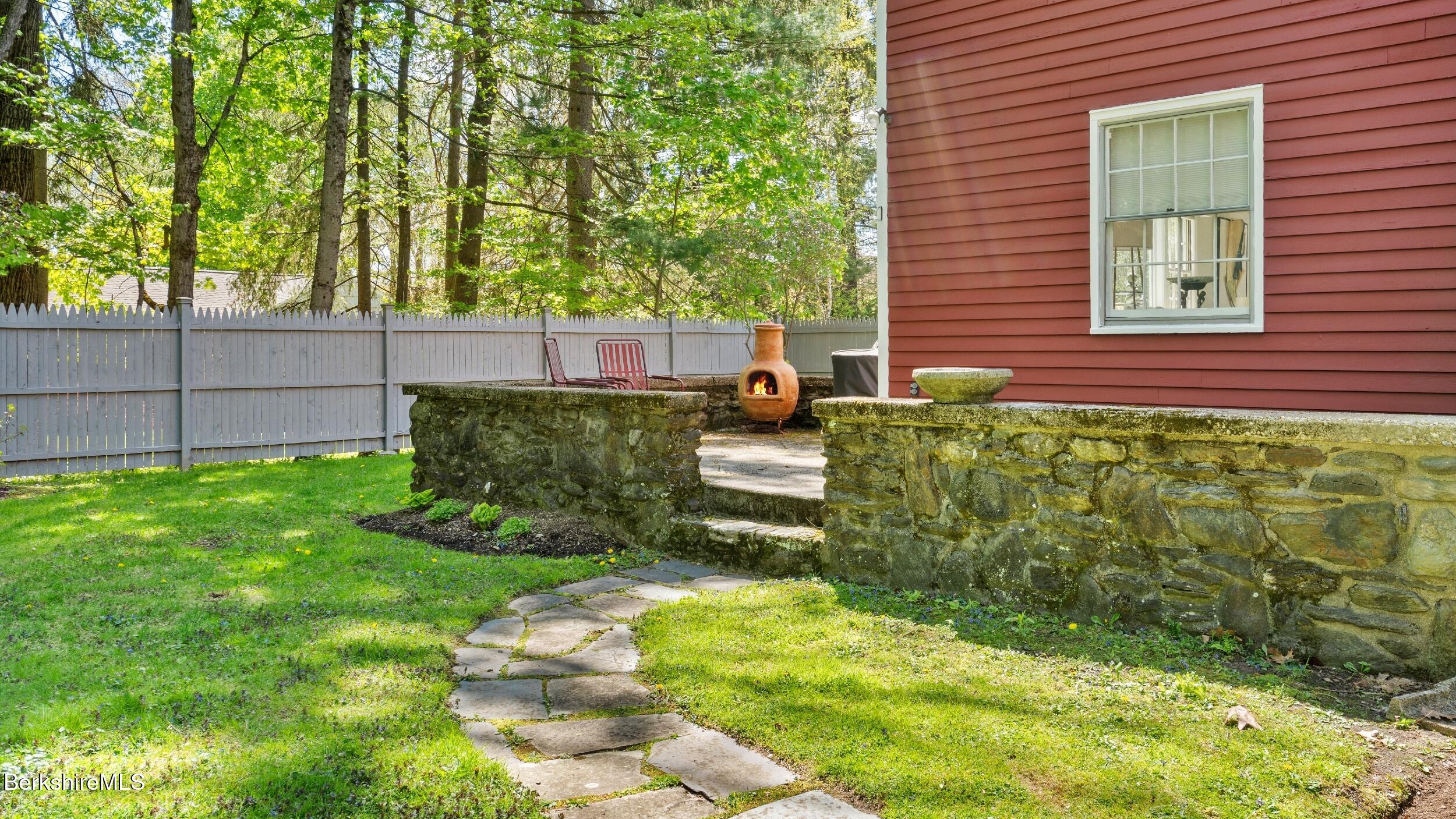 47 Warwick Street Pittsfield, MA 01201 - Photo 36 of 43 Back patio