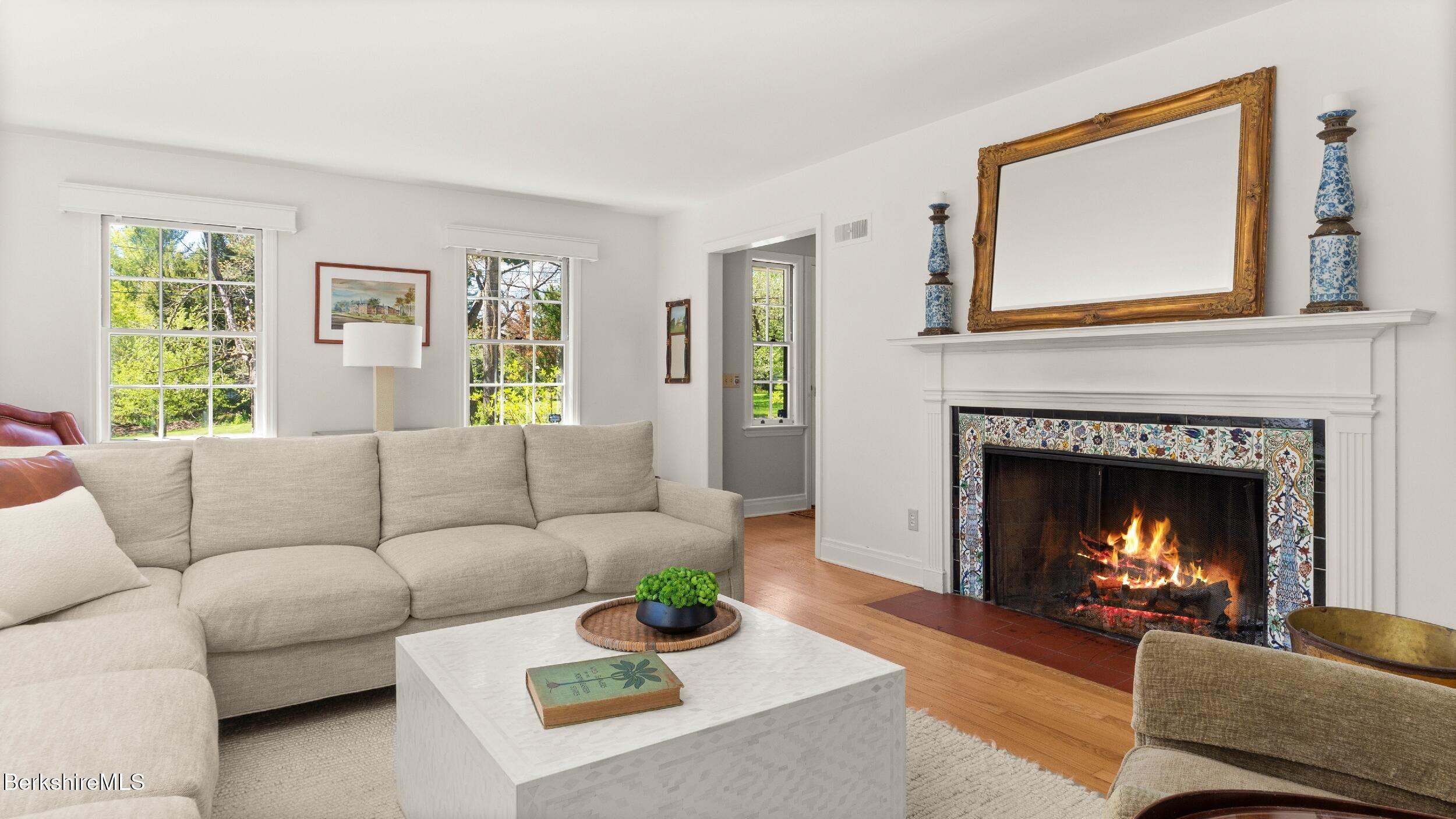 47 Warwick Street Pittsfield, MA 01201 - Photo 5 of 43 Living Room