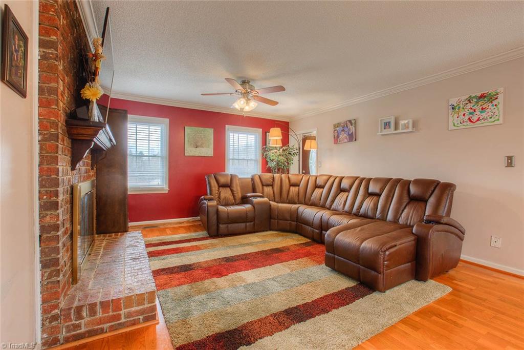 309 Canterbury Road High Point, NC 27262 - Photo 12 of 30 Gallery Image 12
