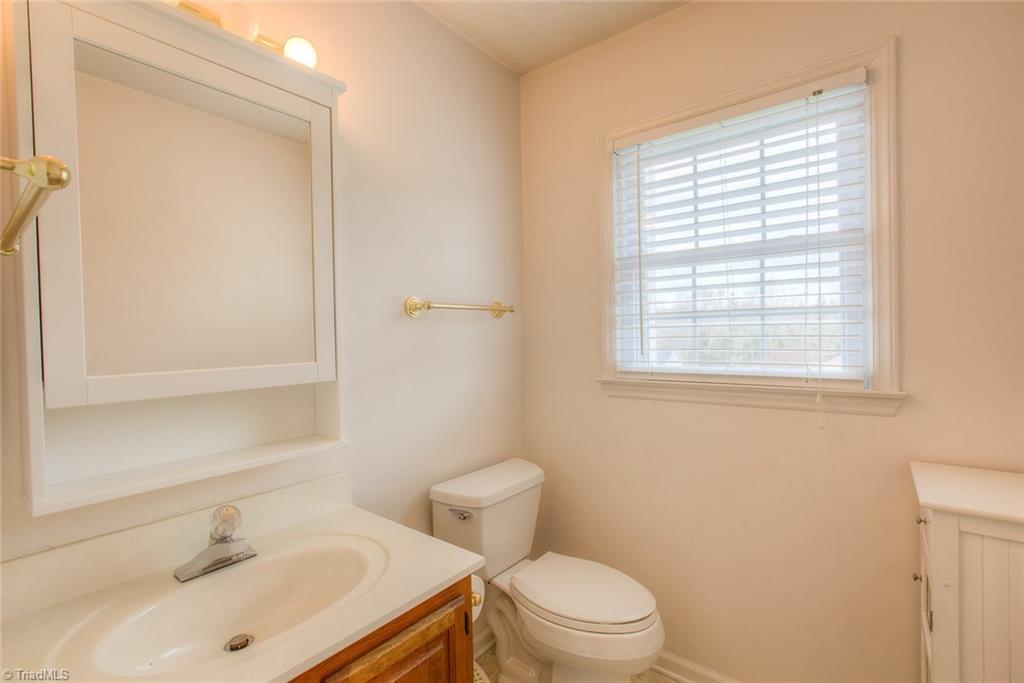 309 Canterbury Road High Point, NC 27262 - Photo 16 of 30 Gallery Image 16