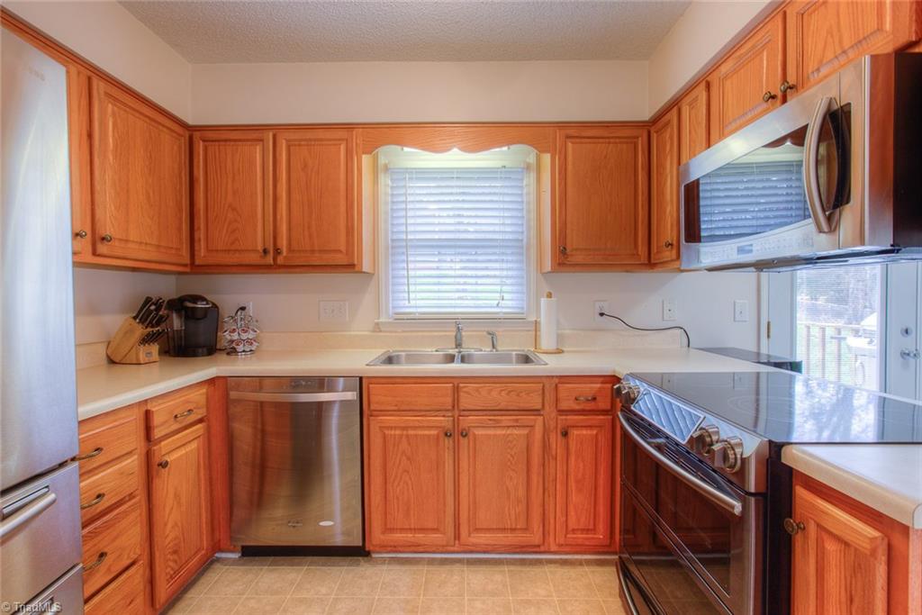 309 Canterbury Road High Point, NC 27262 - Photo 7 of 30 Gallery Image 7