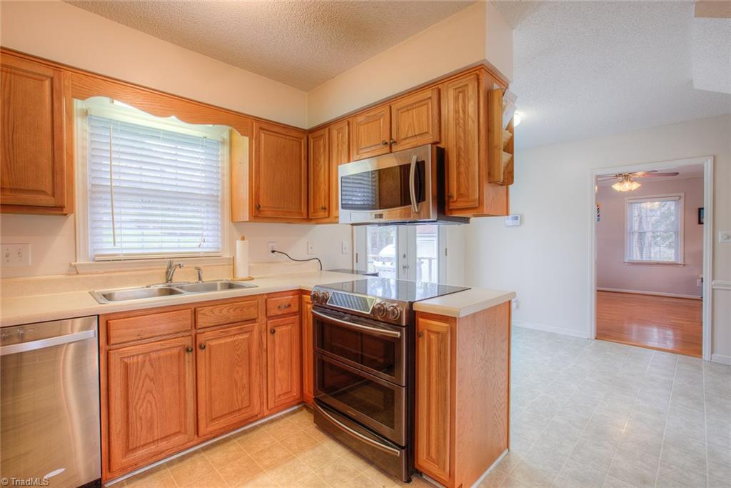 309 Canterbury Road High Point, NC 27262 - Photo 8 of 30 Gallery Image 8