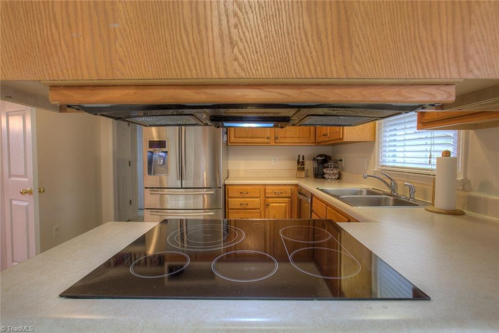 309 Canterbury Road High Point, NC 27262 - Photo 9 of 30 Gallery Image 9