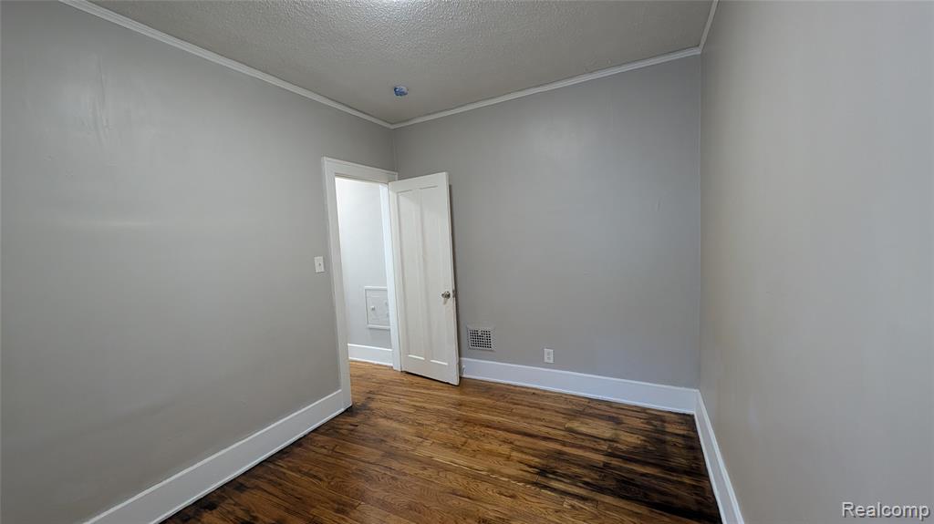 369 Newport Street Detroit, MI 48215 - Photo 14 of 32