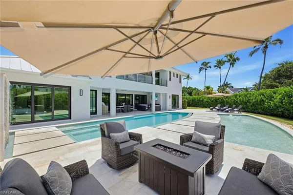 $8,500,000 | 692 Banyan Boulevard, Naples, FL 34102