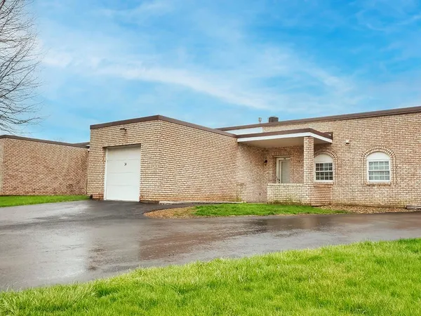 $190,000 | 2750 Iowa Drive, Unit 14, Lower Burrell, PA 15068