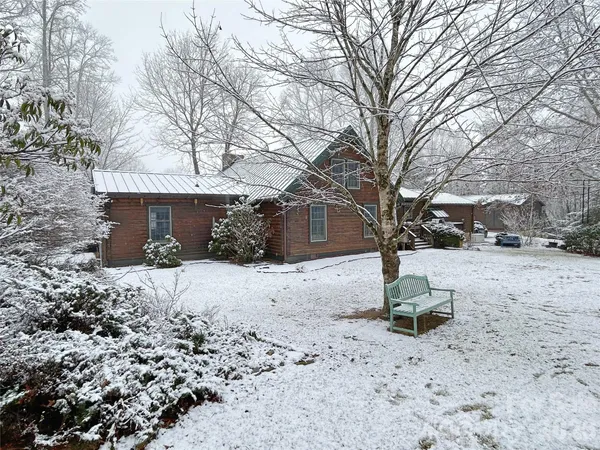a view of a yard in front of a house