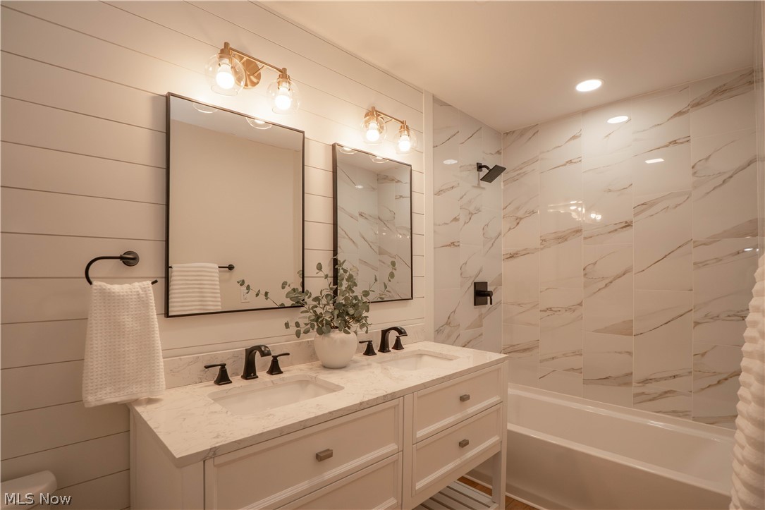 23095 Foster Road Wellington, OH 44090 - Photo 32 of 42 Full Bathroom