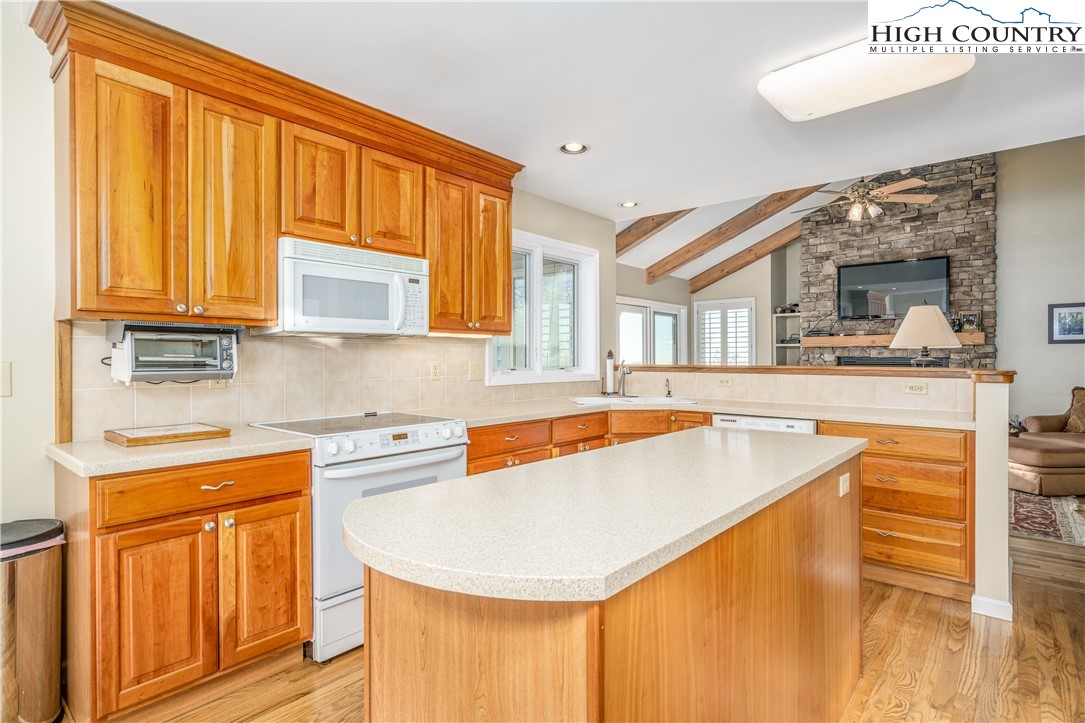 101 Oz Road Beech Mountain, NC 28604 - Photo 13 of 31 Gallery Image 13