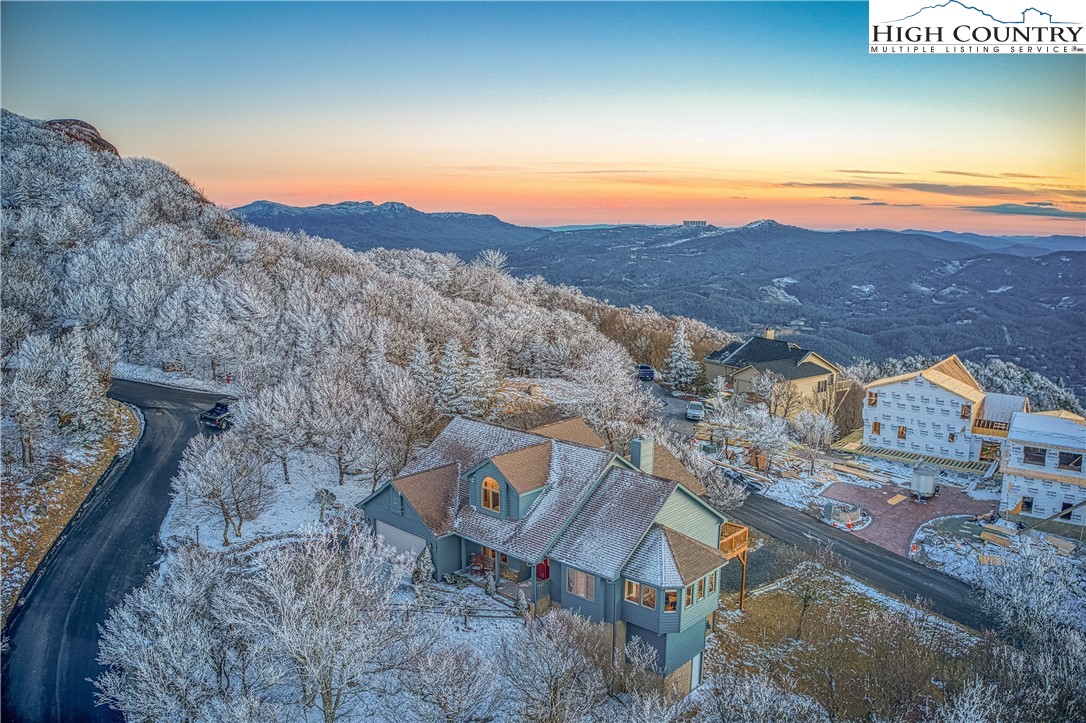 101 Oz Road Beech Mountain, NC 28604 - Photo 4 of 31 Gallery Image 4