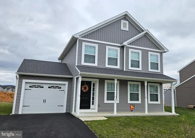 $324,900 | 233 Woodridge Drive, Shippensburg, PA 17257