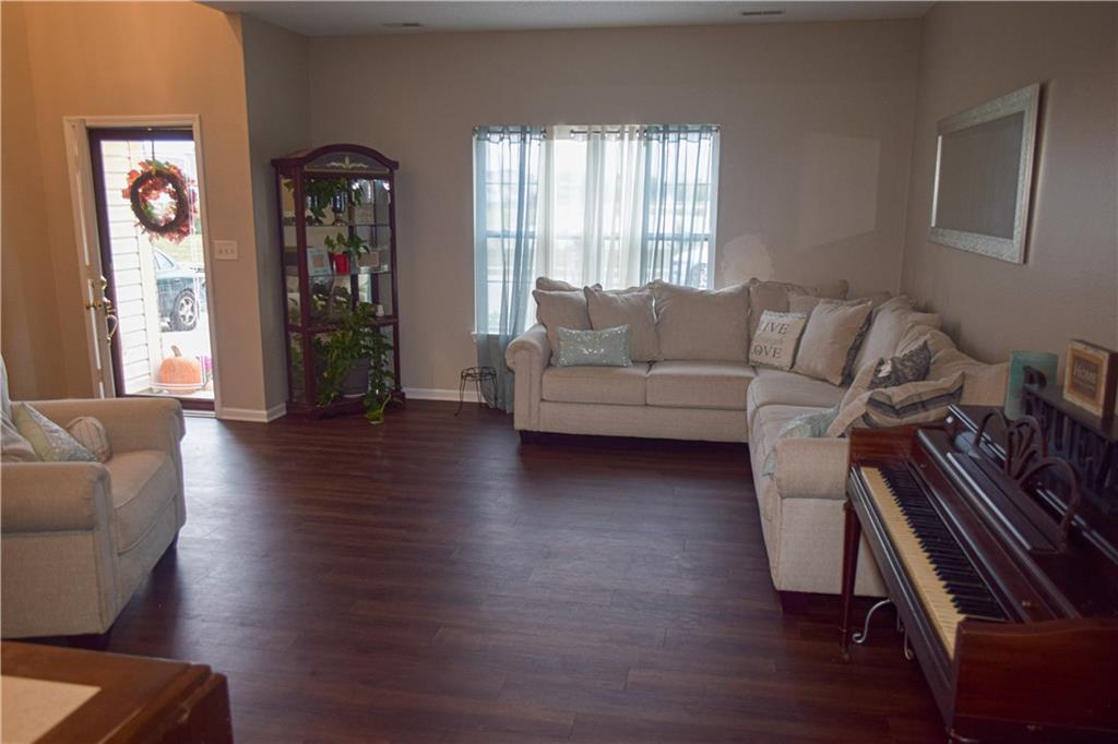 8153 Garden Ridge Road Indianapolis, IN 46237 - Photo 5 of 30 Gallery Image 5