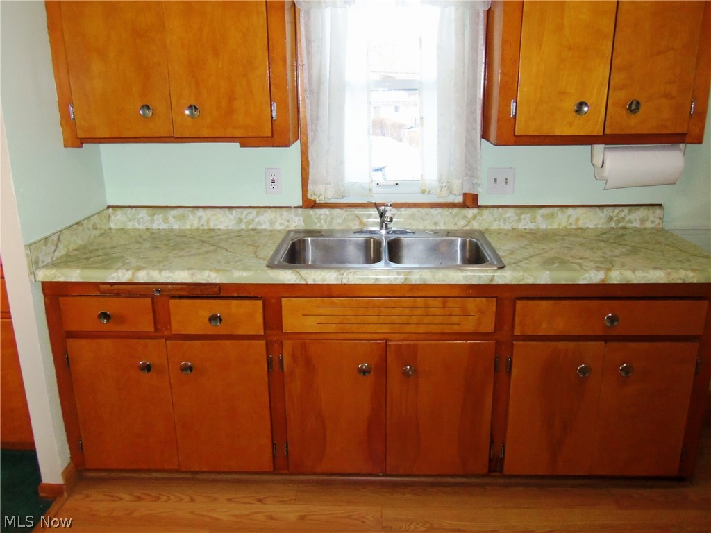 2760 Dentzler Road Parma, OH 44134 - Photo 9 of 35