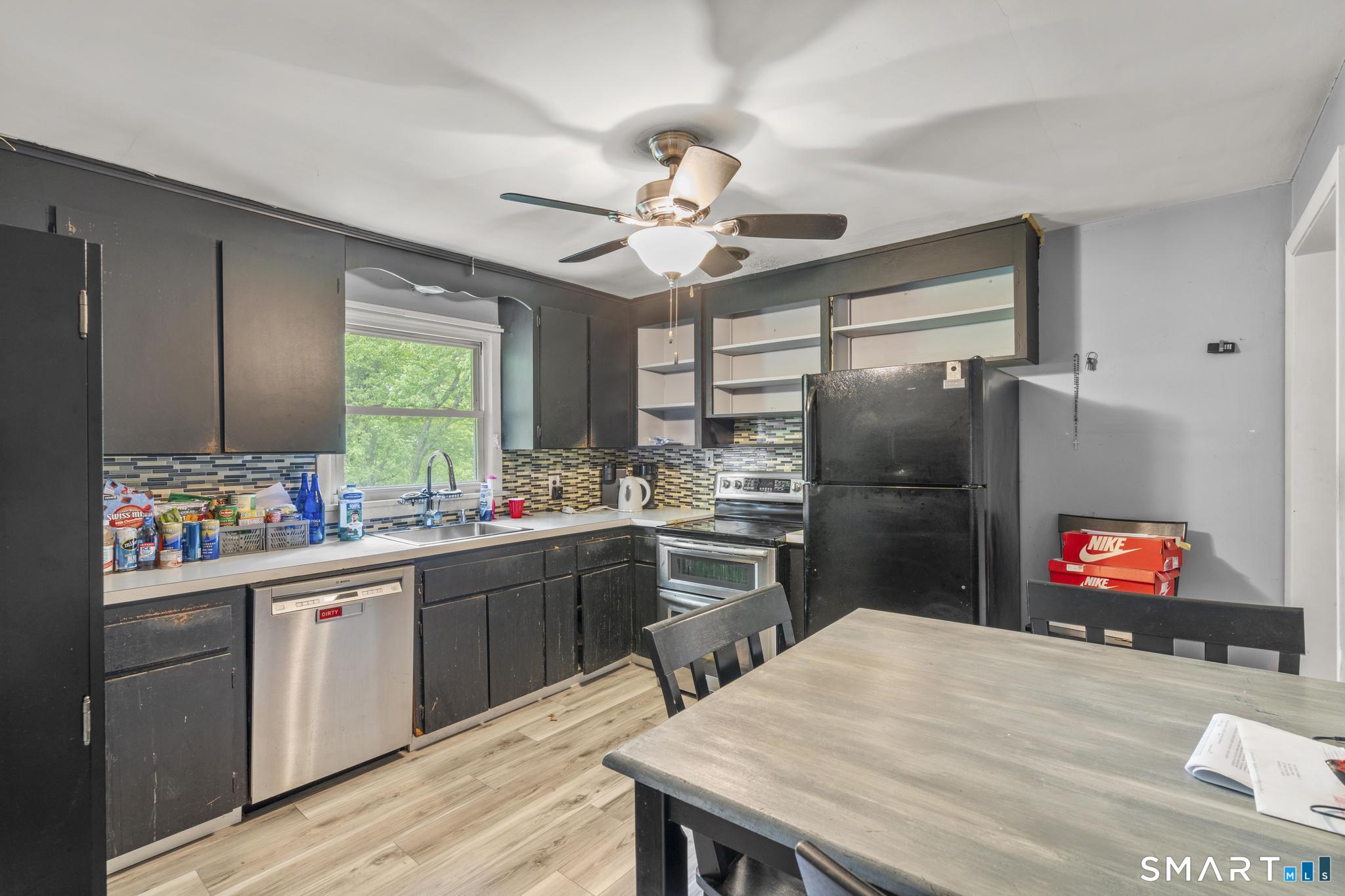 322 Pearl Lake Road Waterbury, CT 06706 - Photo 2 of 24