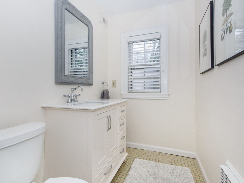 819 West Roxbury Parkway Brookline, MA 02467 - Photo 12 of 28 Gallery Image 12