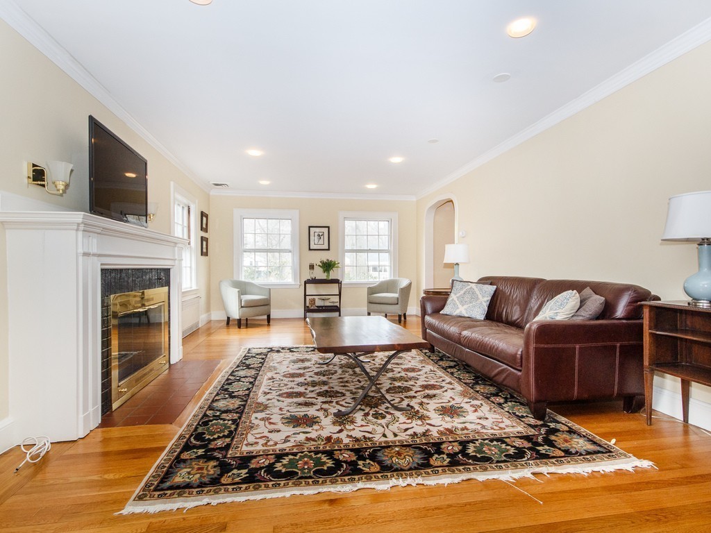 819 West Roxbury Parkway Brookline, MA 02467 - Photo 8 of 28 Gallery Image 8