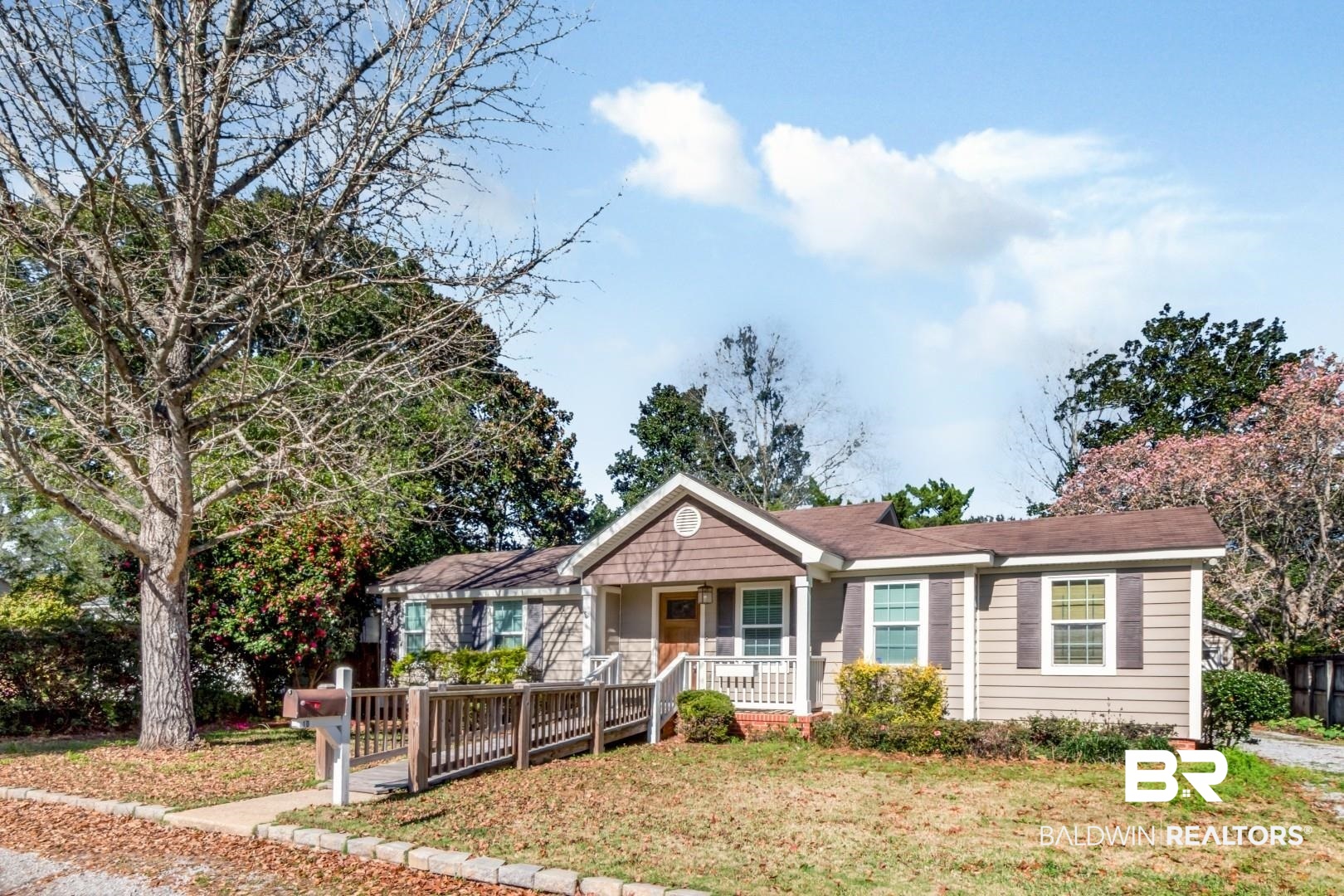 10 South Hathaway Road Mobile, AL 36608 - Photo 41 of 46 Ranch-style home with covered porch and a front yard