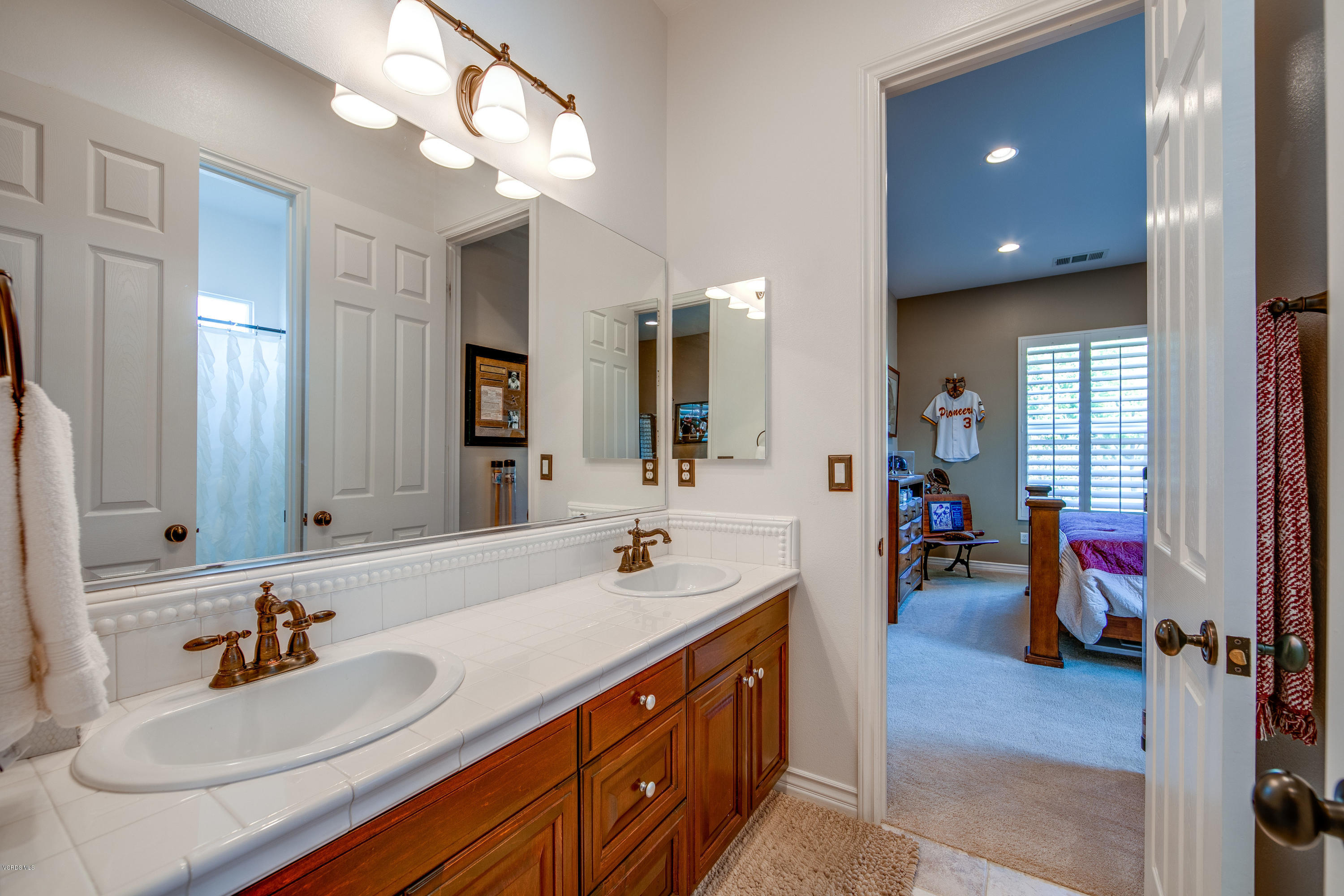 805 Hemlock Ridge Court Simi Valley, CA 93065 - Photo 16 of 30 805 Hemlock Ridge Ct Simi-print-038-033-
