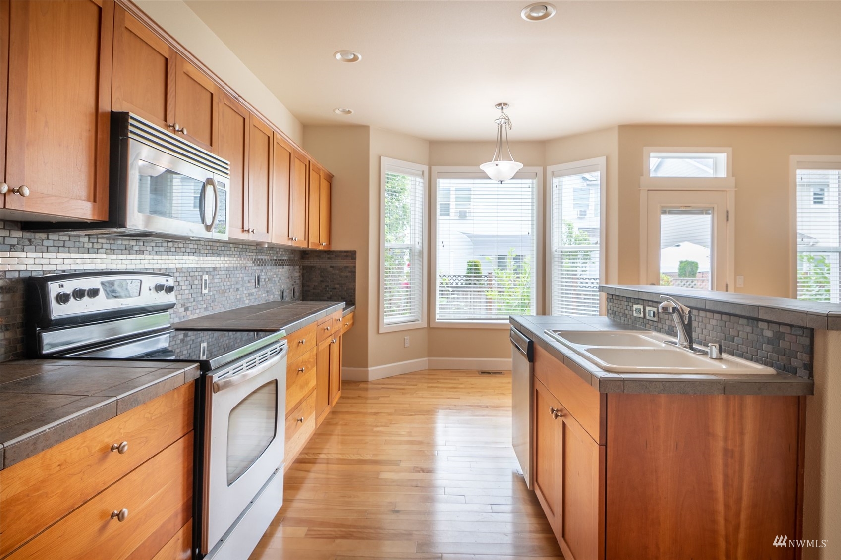 6916 Compass Street Southeast Lacey, WA 98513 - Photo 5 of 23 Gallery Image 5