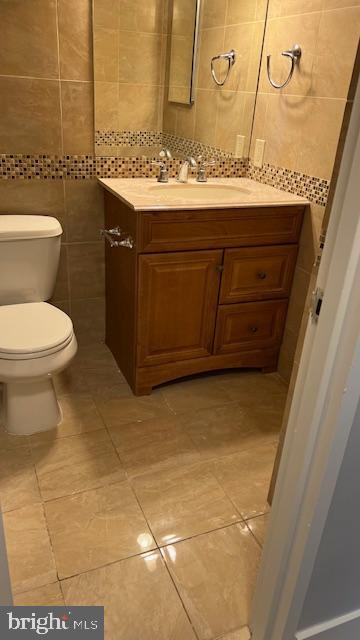 5101 River Road, Unit 618 Bethesda, MD 20816 - Photo 11 of 34 HALL BATHROOM
