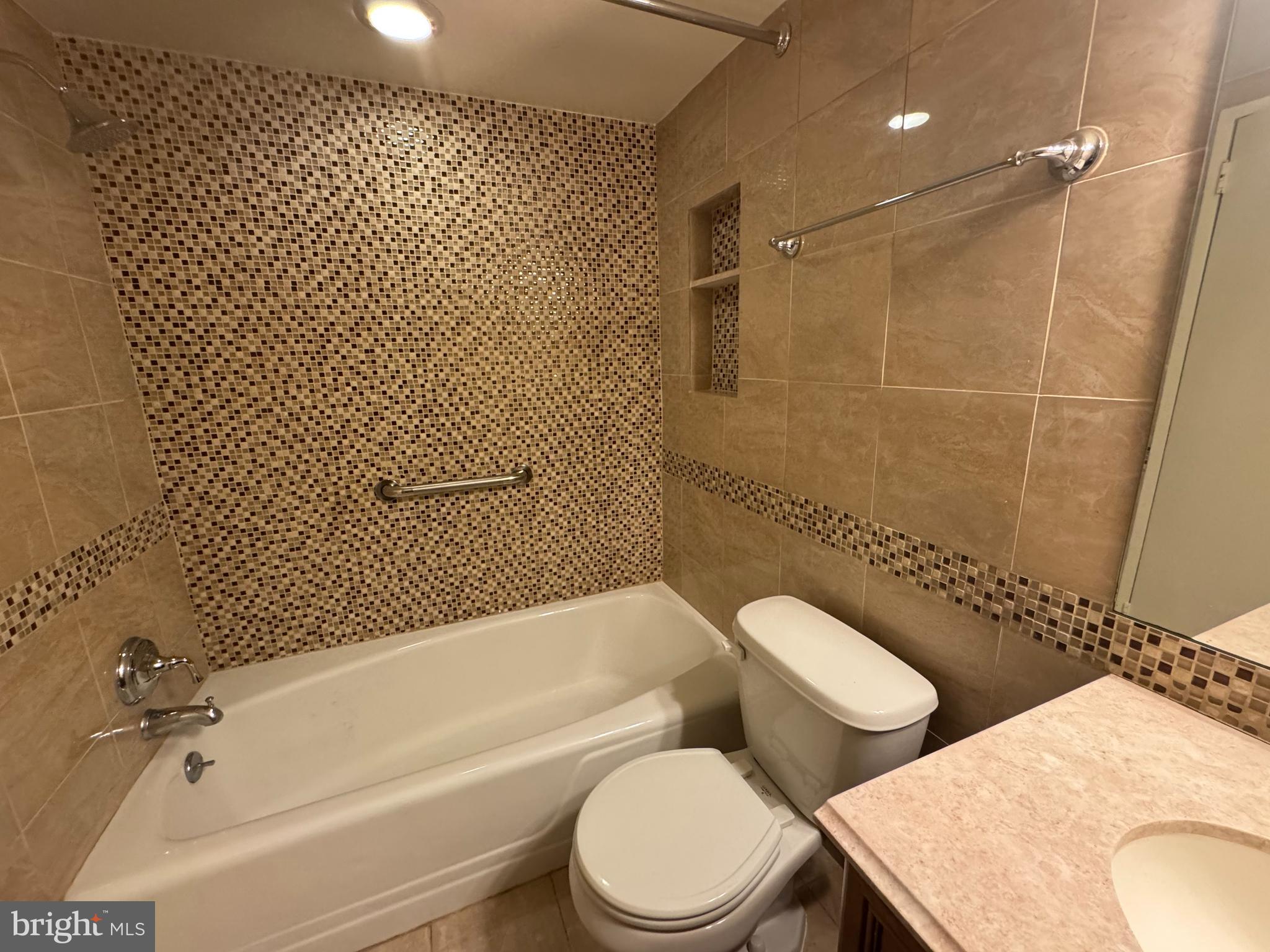 5101 River Road, Unit 618 Bethesda, MD 20816 - Photo 13 of 34 HALL BATHROOM