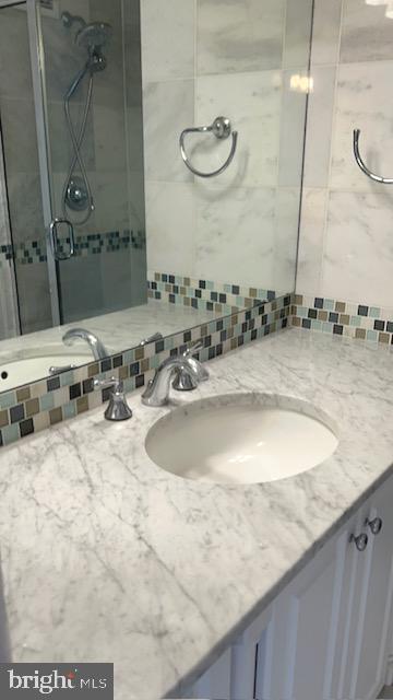 5101 River Road, Unit 618 Bethesda, MD 20816 - Photo 22 of 34 PRIMARY BATHROOM