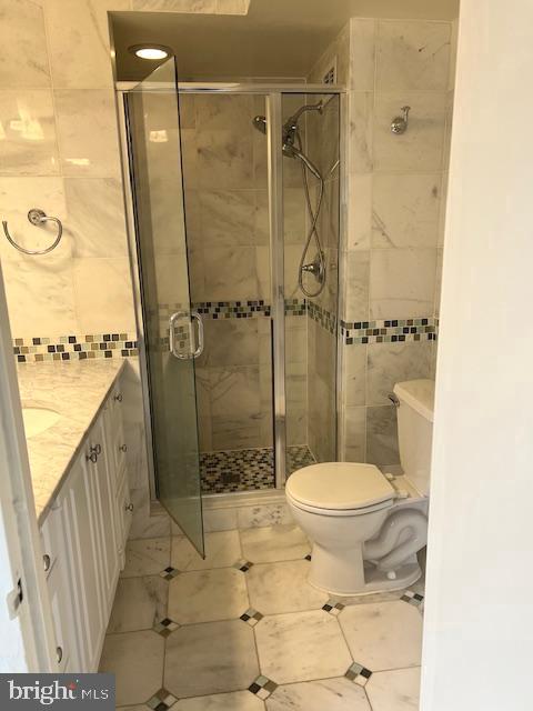5101 River Road, Unit 618 Bethesda, MD 20816 - Photo 23 of 34 PRIMARY BATHROOM