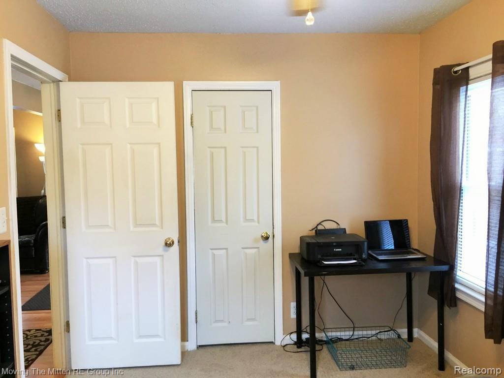 6926 Edwards Road Belleville, MI 48111 - Photo 10 of 15 IMG_1506.jpg