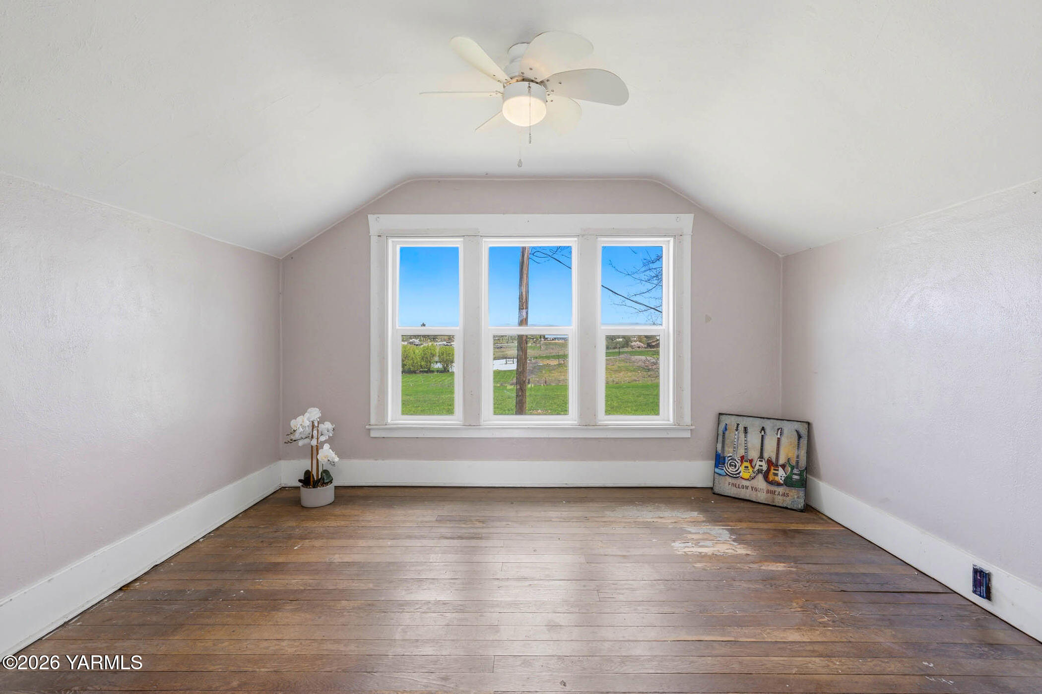 721 Blaine Road Granger, WA 98932 - Photo 18 of 45 an empty room with wooden floor and windows